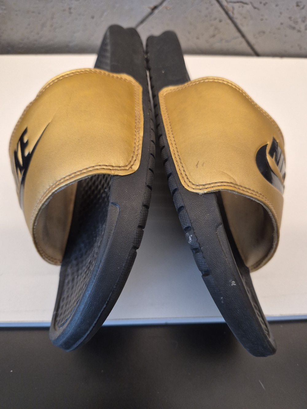 Nike Benassi Just Do It Gold Metallic & Black Slide Sandals, 343881014, Size 8 - Picture 5 of 8